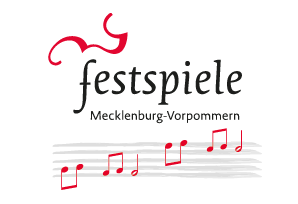 Die Abbildung zeigt das Logo „Festspiele Mecklenburg-Vorpommern“. Musiknoten sind auf Musiklinien im unteren Teil vom Logo abgebildet.  Im oberen Teil vom Logo ist der Text: festspiele Mecklenburg-Vorpommern.