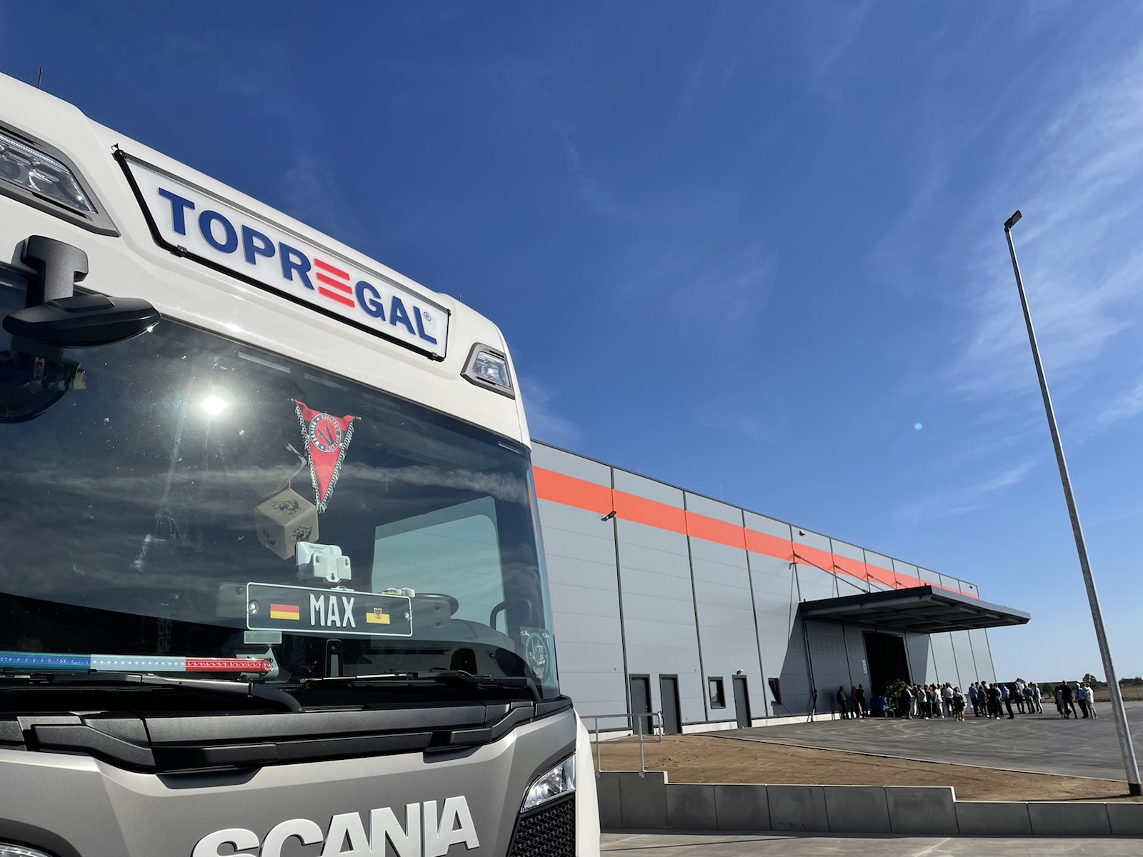 LKW des Unternehmens Topregal Pasewalk GmbH