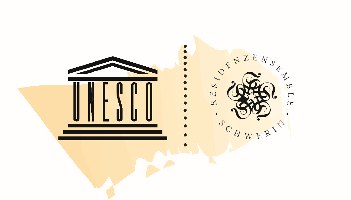 Das Bild zeigt zwei Logos. Links steht „UNESCO“. Rechts ist ein rundes Zeichen mit der Schrift: Residenz-Ensemble Schwerin. Der Hintergrund ist hell und schlicht.