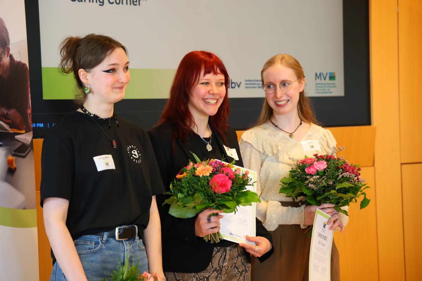 (v. l.) Die Gewinnerinnen Johanna Radtke, Michelle Bunge und Lea Vandré bei der Preisverleihung. © Sabrina Scholz, WKM