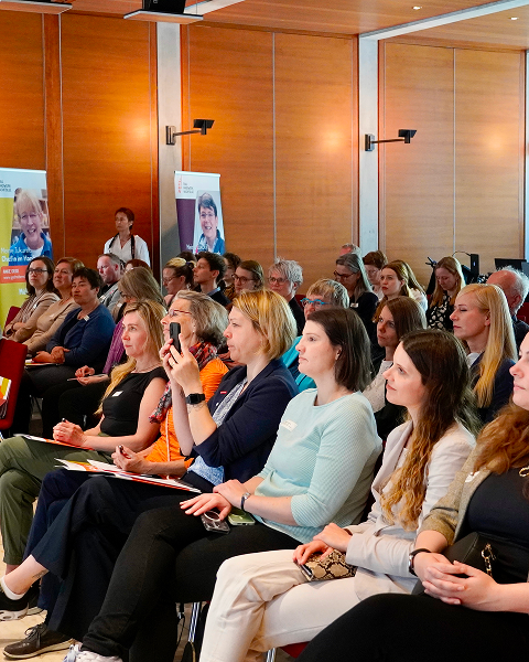 Ein Saal voller Ideen und tatkräftiger Handwerkerinnen.