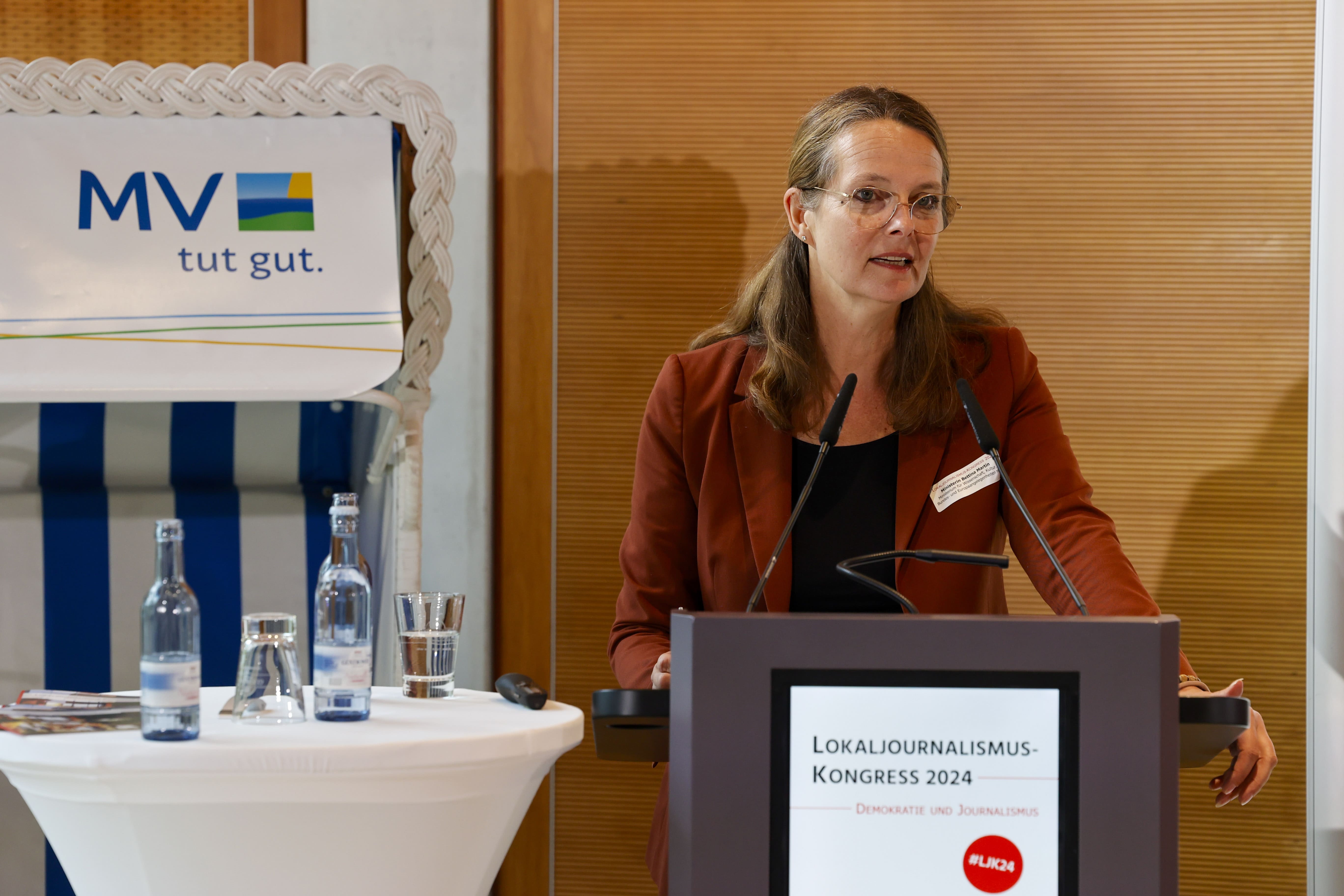 Begrüßung der Ministerin für Wissenschaft, Kultur, Bundes- und Europaangelegenheiten des Landes Mecklenburg- Vorpommern, Bettina Martin.