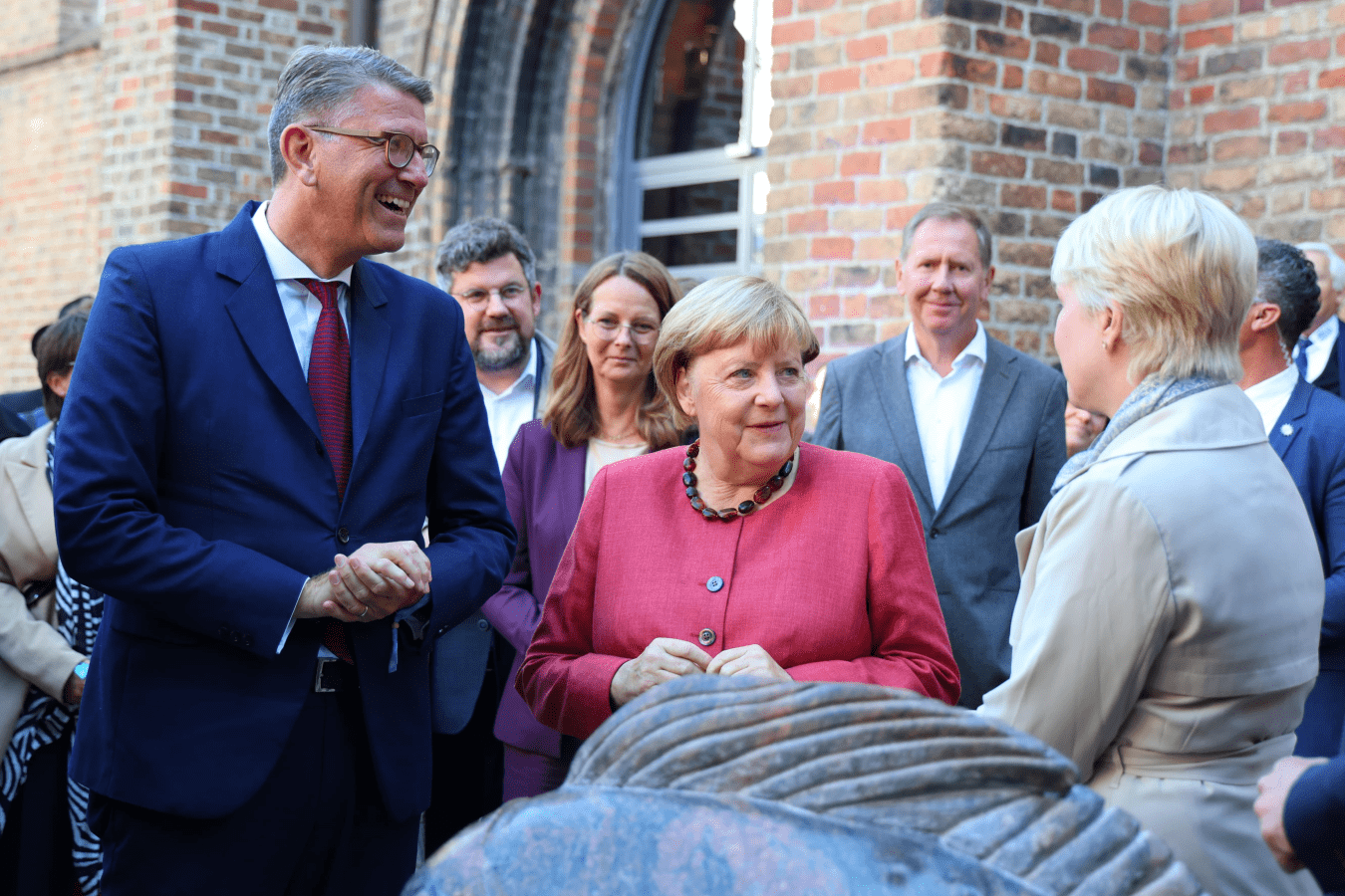 Staatsminister für Kultur und Medien Dr. Wolfram Weimer, Wissenschaftsministerin Bettina Martin, Bundeskanzlerin a. D. Dr. Angela Merkel, Ministerpräsidentin Manuela Schwesig freuten sich über den Abschluss der Modernisierung des Standortes MEERESMUSEUM © Sabrina Scholz, WKM
