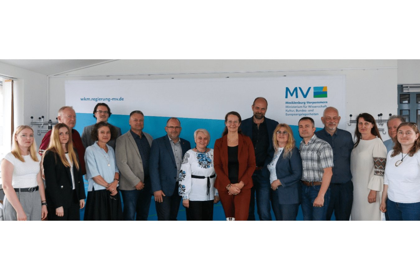 Europaministerin Bettina Martin hat am 19. Juni 2025 eine Delegation aus der ukrainischen Stadt Itschnja und Vertreterinnen und Vertreter aus der Stadt Grevesmühlen empfangen. Einen Monat zuvor hatten beide Städte in Itschnja ein Memorandum über ihre Zusammenarbeit unterzeichnet.