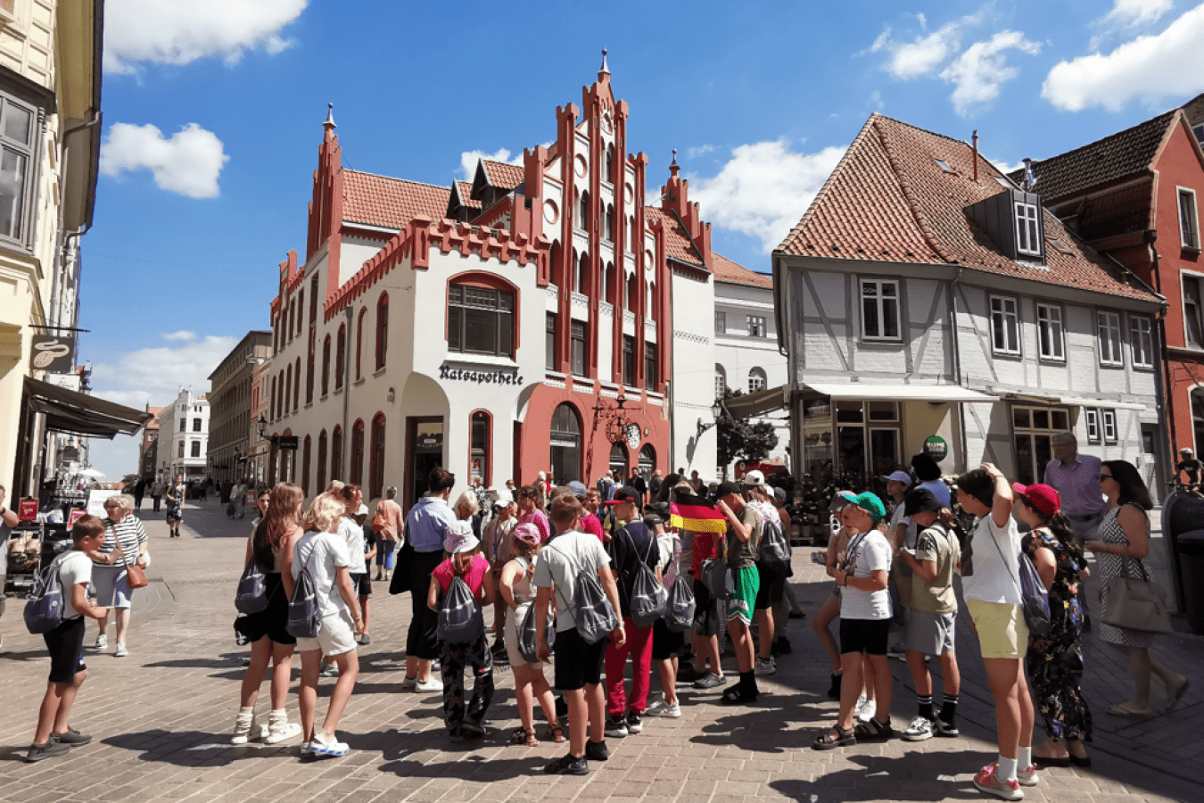 Im Sommer 2024 genossen über 40 Kinder im Alter zwischen 9 und 12 Jahren aus der Oblast Tschernihiw „Ferien vom Krieg“ in Wismar; der Projektträger, das Deutsch-Ukrainische Zentrum Rostock e.V., wurde unterstützt von Gerhard Bley und der Kommunalverwaltung Korjukiwka. 